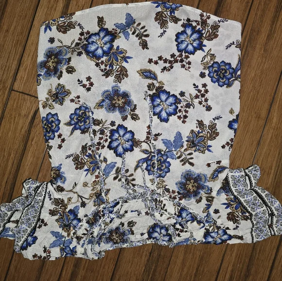 Maurice Misses Tops Set Of 3. Like New Floral and Plaid Women's Tops. Medium - Picture 4 of 4